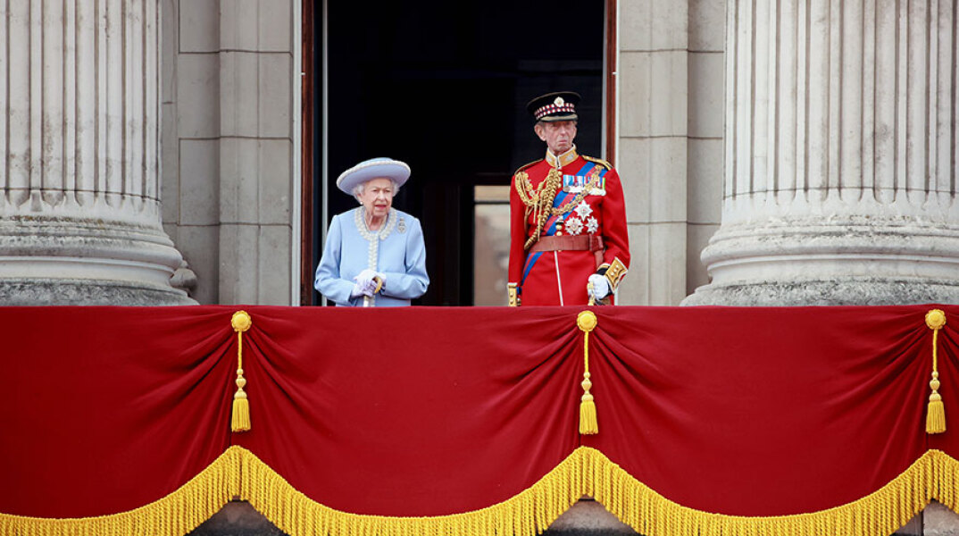 Η βασίλισσα Ελισάβετ γνώρισε την αποθέωση από τους πολίτες στο Λονδίνο