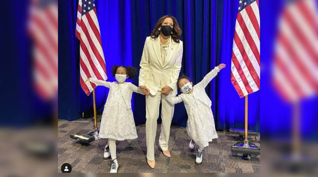 Η αντιπρόεδρος των ΗΠΑ, Καμάλα Χάρις με τις 2 κόρες της
