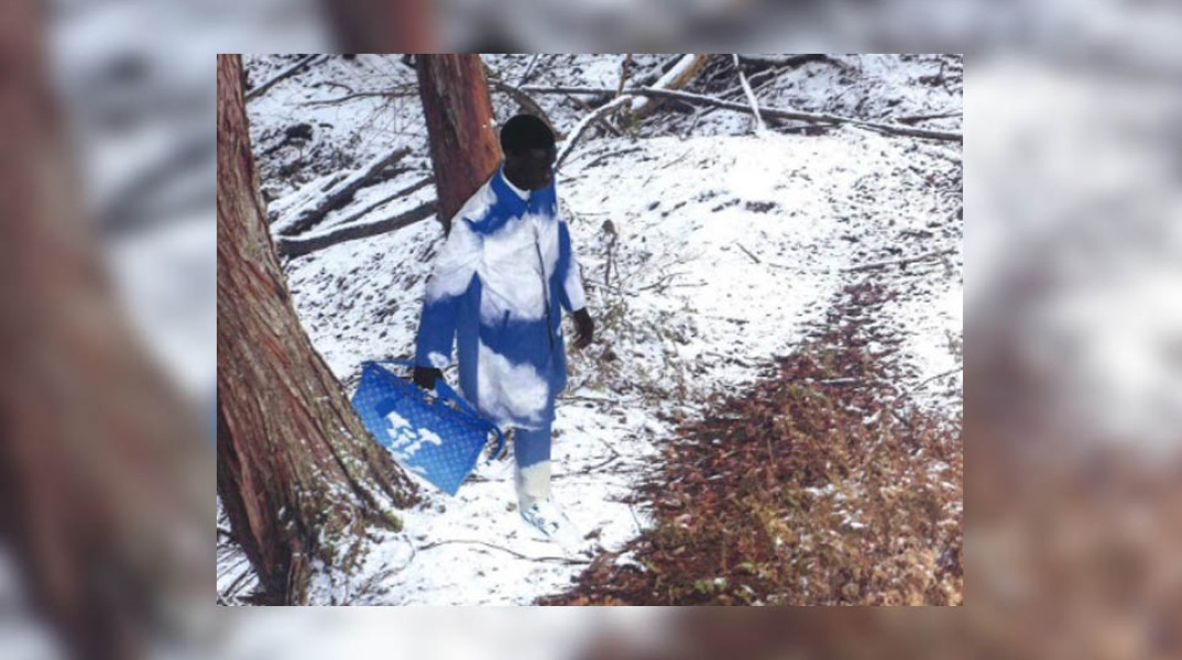 Μαύρος άντρας-μοντέλο από φωτογράφιση της συλλογής του σχεδιαστή Virgil Abloh