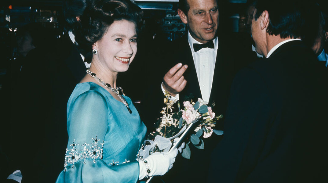 Η Βασίλισσα Ελισάβετ και ο πρίγκιπας Φίλιππος στην πρεμιέρα του βρετανικού φιλμ «Φόνος στο Οριάν Εξπρές» στο Shaftesbury Avenue, Λονδίνο, 1974