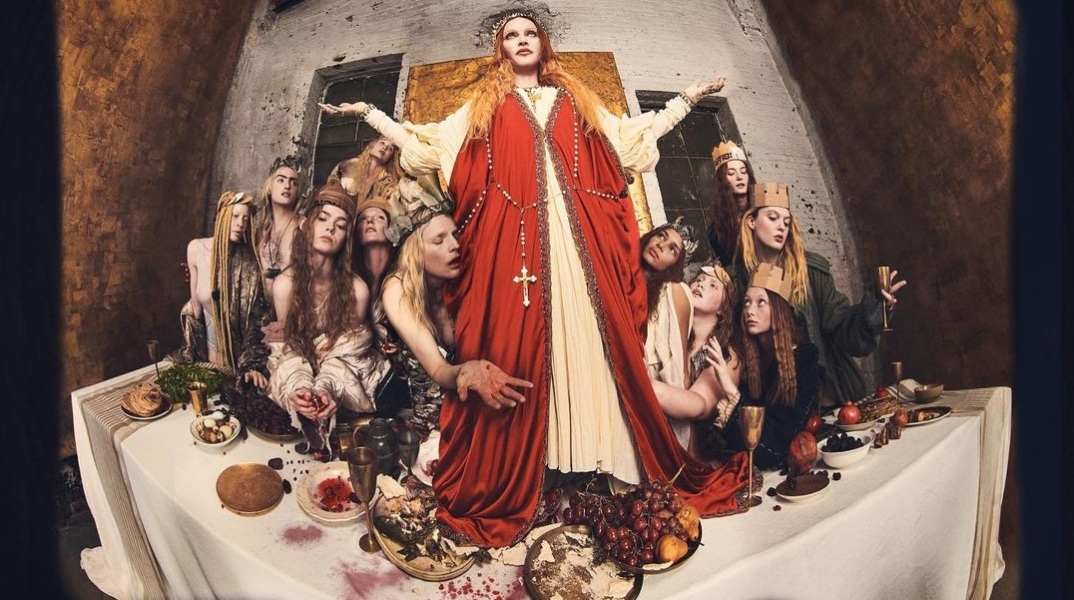 Η Μαντόνα φωτογραφίζεται για το Vanity Fair ως Ιησούς στον Μυστικό Δείπνο - Η συνέντευξη με αφορμή την παγκόσμια περιοδεία που ανακοίνωσε.