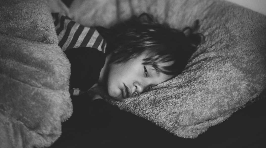 Πρωινός ύπνος: Πώς ξυπνάς τα έφηβα παιδιά σου για να πάνε στο σχολείο