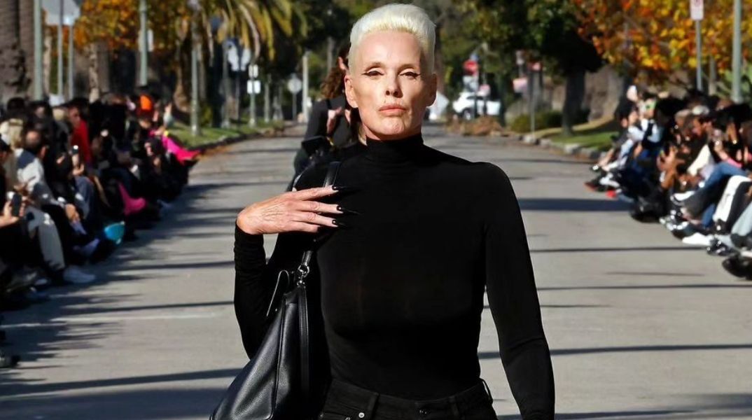Μπριγκίτε Νίλσεν: Επιστροφή στην πασαρέλα για το σόου του οίκου Balenciaga στο Λος Άντζελες - Πώς σχολίασε τo comeback της η 60χρονη ηθοποιός και μοντέλο από τη Δανία.