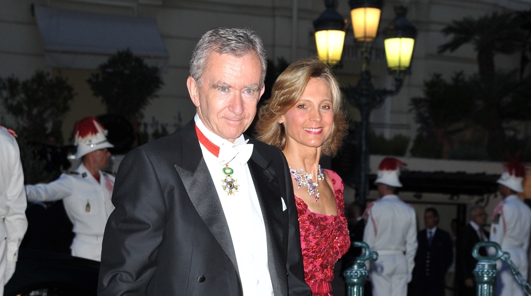 Ο Bernard Arnault, CEO της LVMH και η γυναίκα του Helene Mercier
