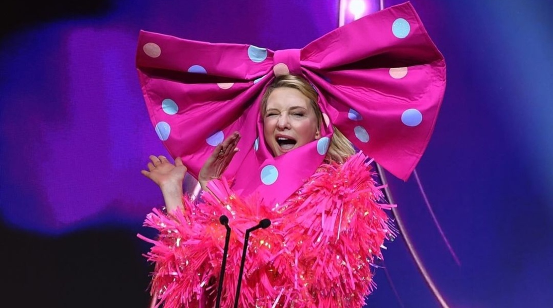 Κέιτ Μπλάνσετ: Ντυμένη Barbie στα βραβεία AACTA