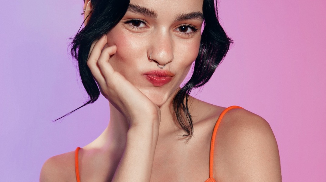 Aperol Spritz make-up: Η νέα καλοκαιρινή τάση στο μακιγιάζ