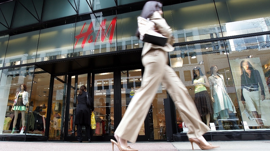 Η H&M έσβησε όλο το υλικό από τη σελίδα της στο Instagram