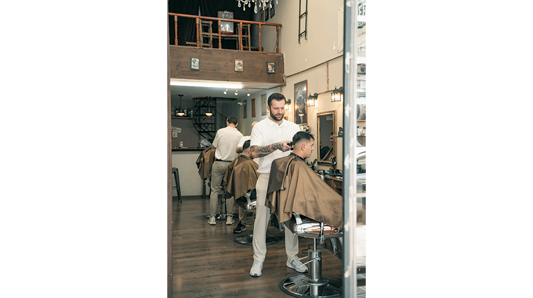 Peaky Barbers: Όταν η περιποίηση του άνδρα είναι μια αληθινή ιεροτελεστία