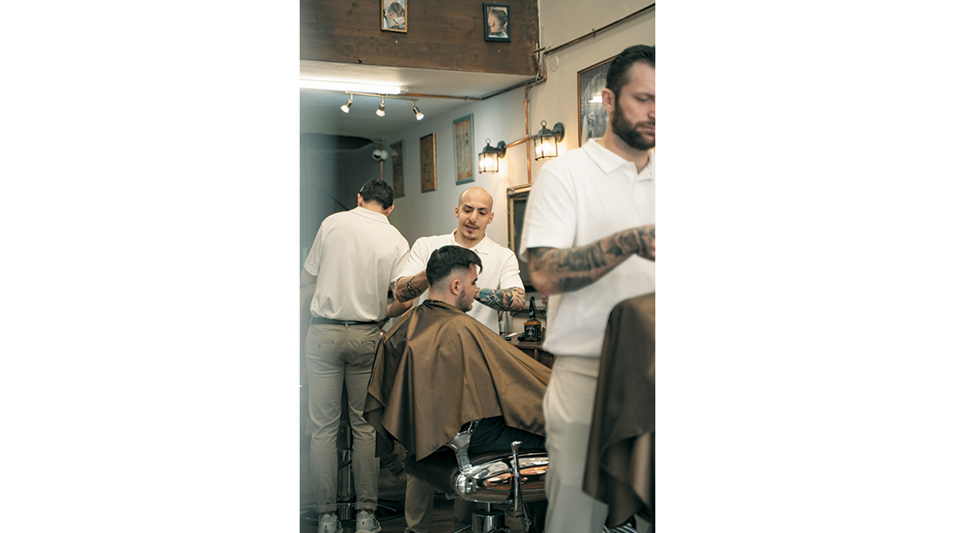 Peaky Barbers: Όταν η περιποίηση του άνδρα είναι μια αληθινή ιεροτελεστία