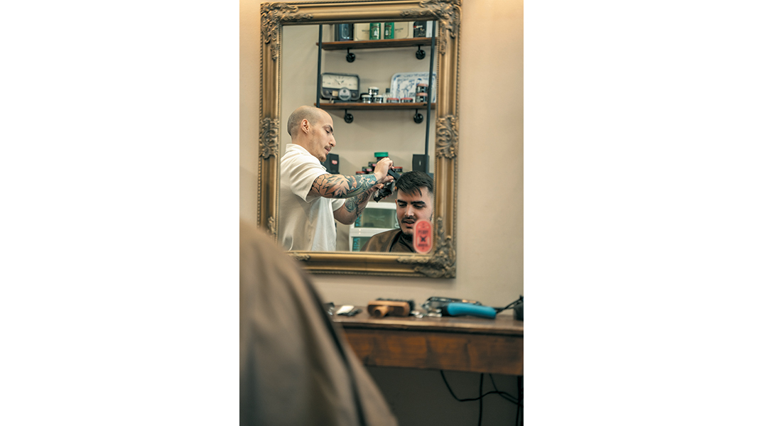 Peaky Barbers: Όταν η περιποίηση του άνδρα είναι μια αληθινή ιεροτελεστία