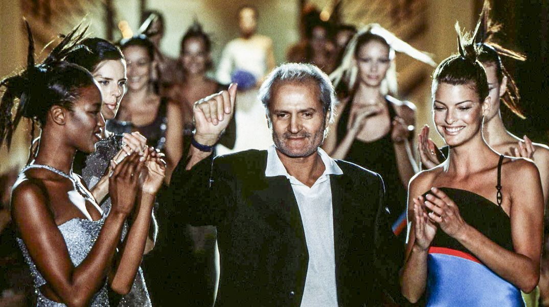 Μεγάλη έκθεση για τον Τζάνι Βερσάτσε με 450 δημιουργίες ανοίγει στο Λονδίνο τον Ιούλιο - Θα παρουσιάζει τη μόδα και την κληρονομιά του σπουδαίου σχεδιαστή.