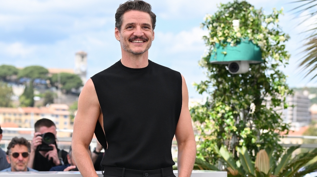 Η αποκαλυπτική φωτογράφιση του Πέδρο Πασκάλ σε μεγάλο περιοδικό 