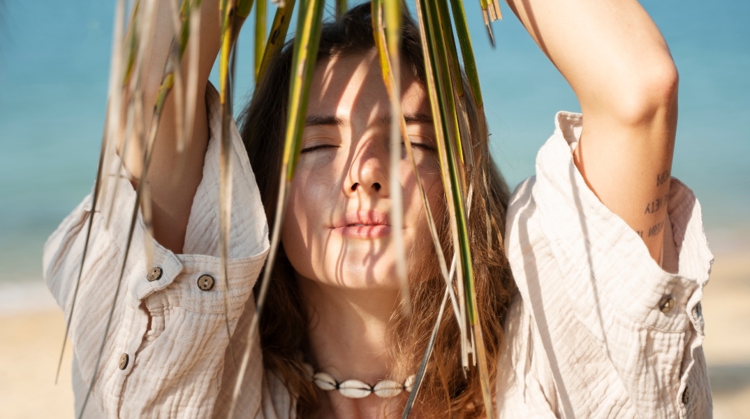 Beach Beauty: Οι 8 βασικοί κανόνες για υγιή επιδερμίδα στην παραλία