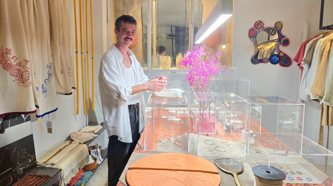 Kyr Lakis: Το brand που φέρνει την τέχνη του παππού στο σήμερα 