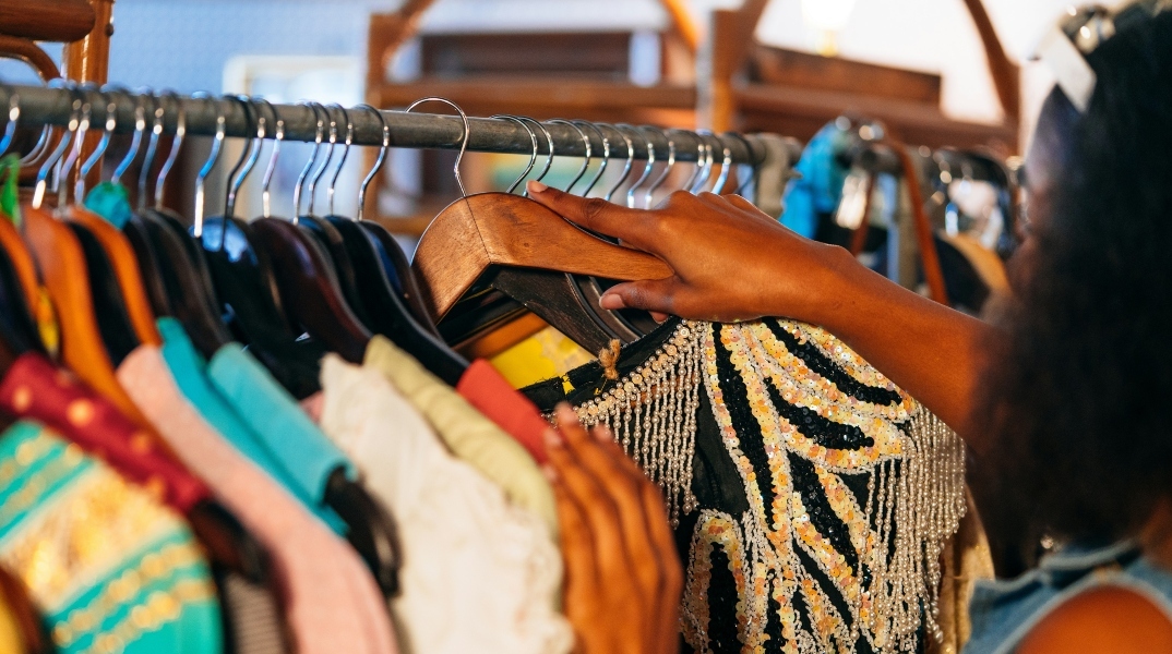 Θριφτάρω, θριφτάρεις, θριφτάρει: Η κίνηση ματ στη μόδα