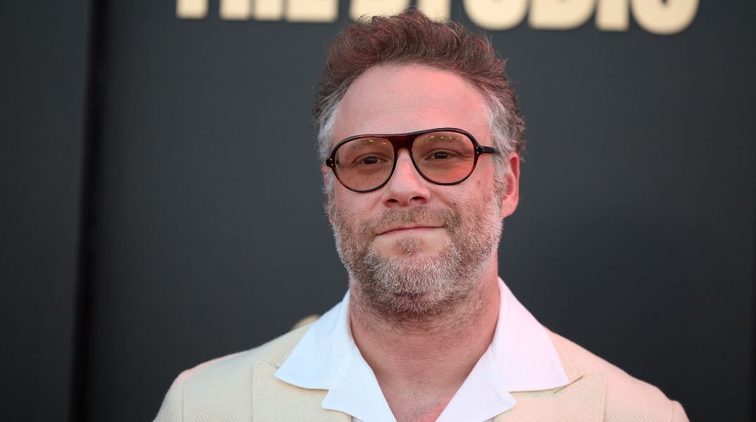 Ο Σεθ Ρόγκεν αποκαλύπτει γιατί καπνίζει κάνναβη καθημερινά επί 20 χρόνια - Εξηγεί πώς τον βοηθά να παραμένει δημιουργικός και λειτουργικός.