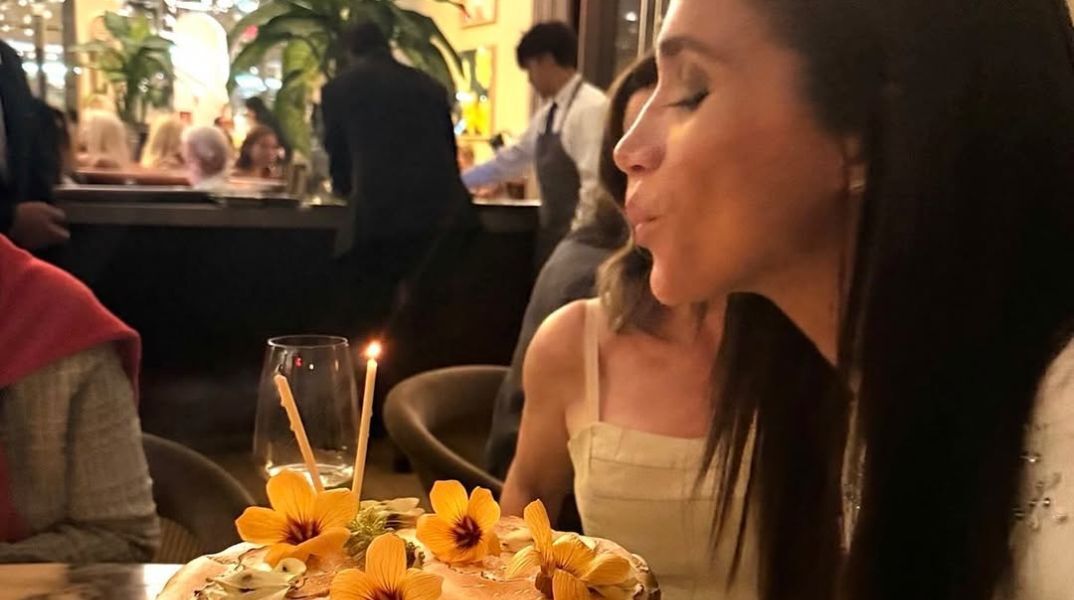 Η Μέγκαν Μαρκλ γιόρτασε τα 44 της με ιδιωτικό πάρτι, ευχαρίστησε τον πρίγκιπα Χάρι και παρουσίασε το νέο ροζέ κρασί του brand της As ever.