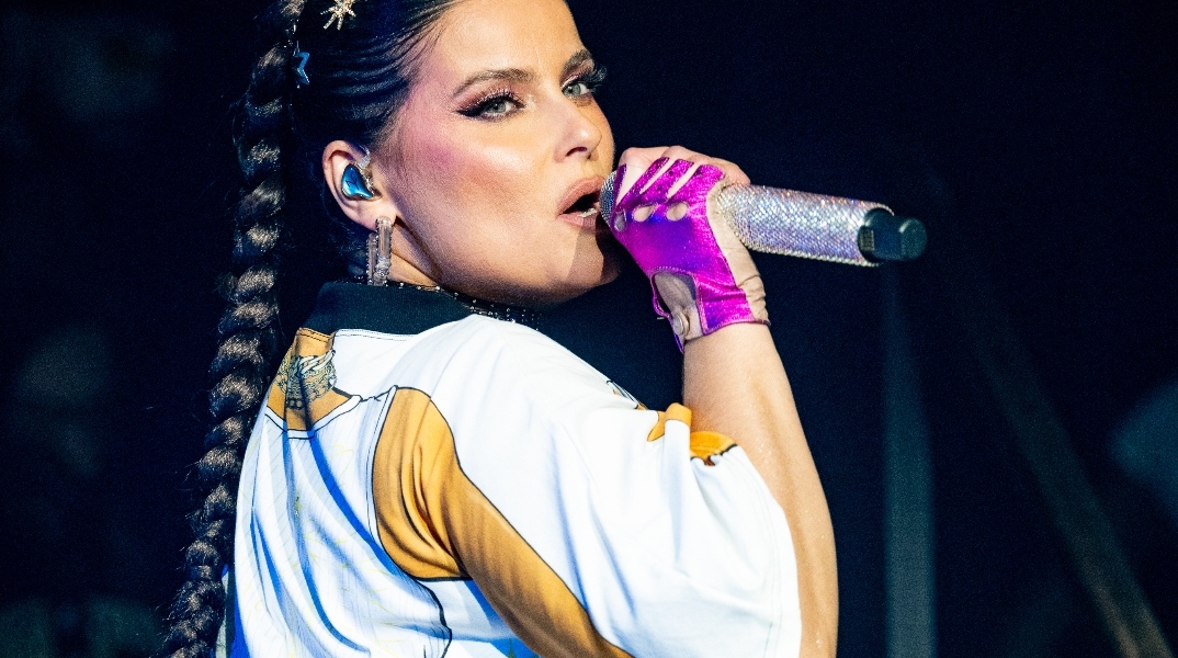 Η Νέλι Φουρτάντο σε μία ολόσωστη αντιμετώπιση του bodyshaming