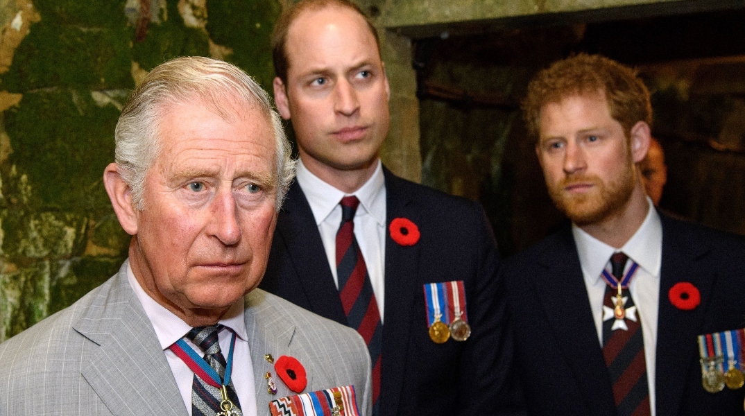 Από το μακρινό 2017 όταν ο πρίγκιπας Χάρι είχε ακόμη δεσμούς με τον πατέρα του Βασιλιά Κάρολο και τον αδελφό του πρίγκιπα Ουίλιαμ 