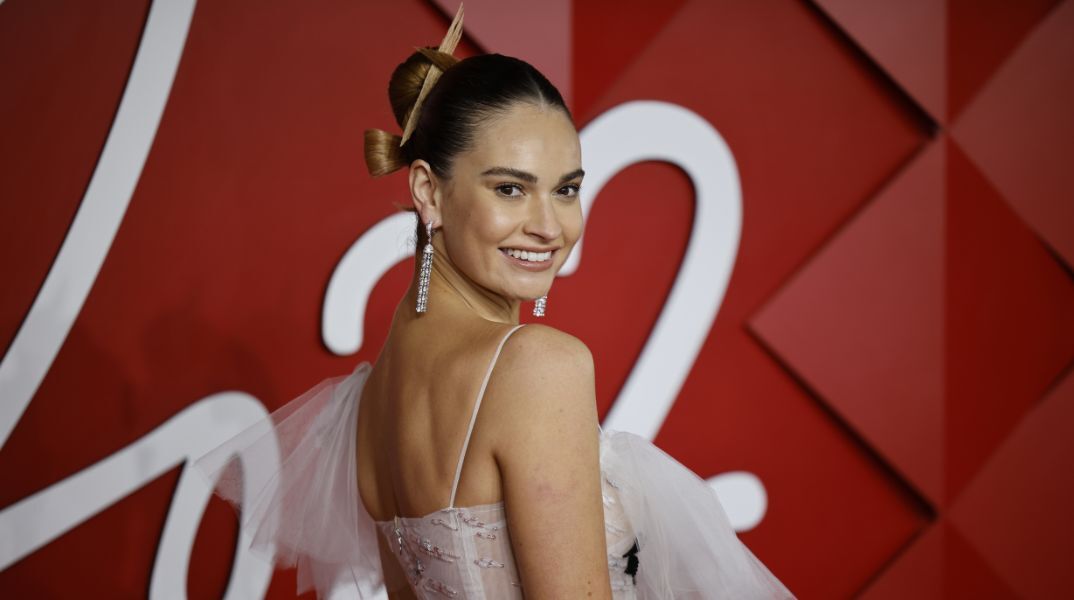 Η Λίλι Τζέιμς αποκάλυψε ότι μια κακή συνήθεια προκάλεσε ζημιά στα δόντια της, οδηγώντας την στο πρώτο της σφράγισμα στα 36 της χρόνια.