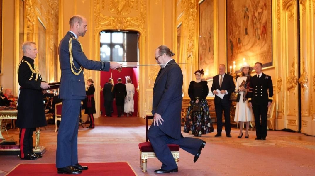 Ο Γκάρι Όλντμαν χρίστηκε ιππότης από τον πρίγκιπα Ουίλιαμ