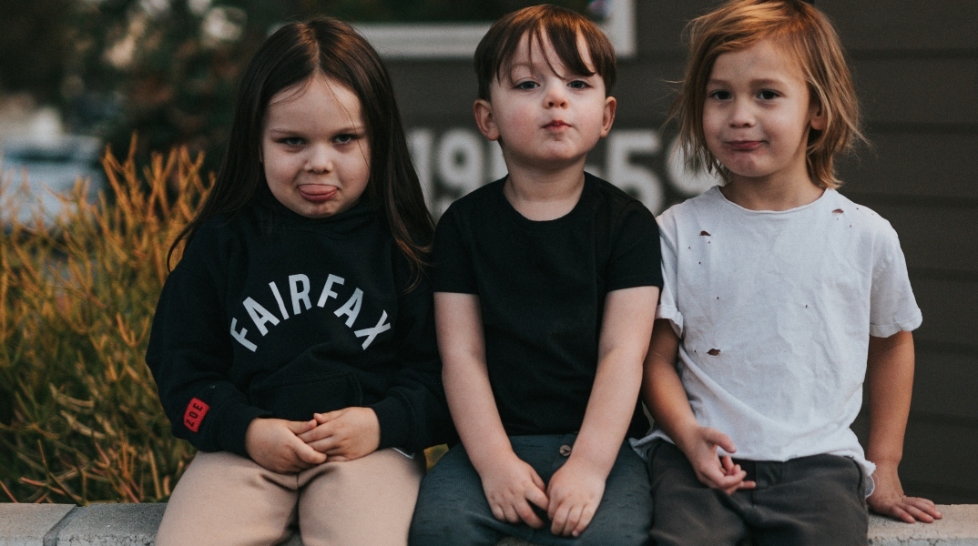 Γίνεται να είσαι φίλη με τα παιδιά σου; 