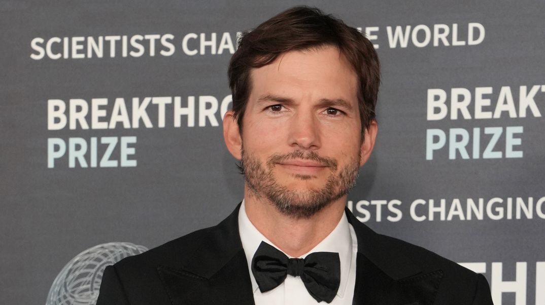 Ο Άστον Κούτσερ αποκάλυψε πως η εξωτερική του εμφάνιση λειτούργησε ως δίκοπο μαχαίρι στην καριέρα του, στερώντας του πιο απαιτητικούς ρόλους.