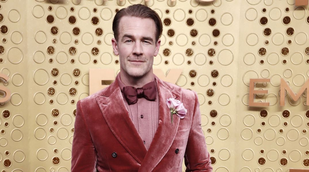 Ο ηθοποιός Τζέιμς Βαν Ντερ Μπικ πουλά αναμνηστικά από το Dawson’s Creek και άλλες δουλειές του για να χρηματοδοτήσει τη θεραπεία του καρκίνου του. 