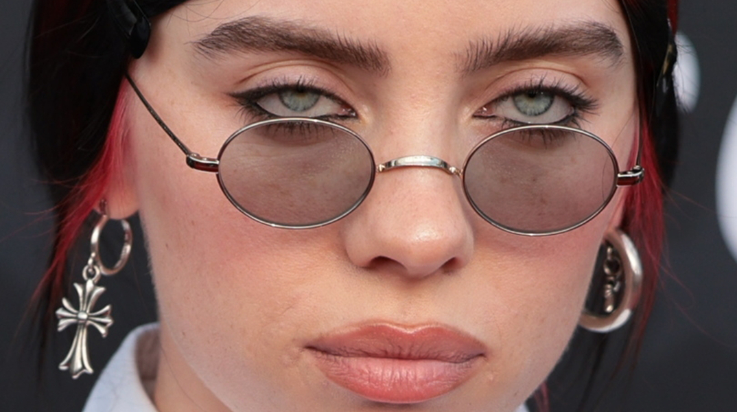 Μπίλι Άιλις: Η Αμερικανίδα τραγουδίστρια ζητά μεταρρύθμιση στην οπλοκατοχή μετά τις μαζικές επιθέσεις σε ΗΠΑ και Αυστραλία