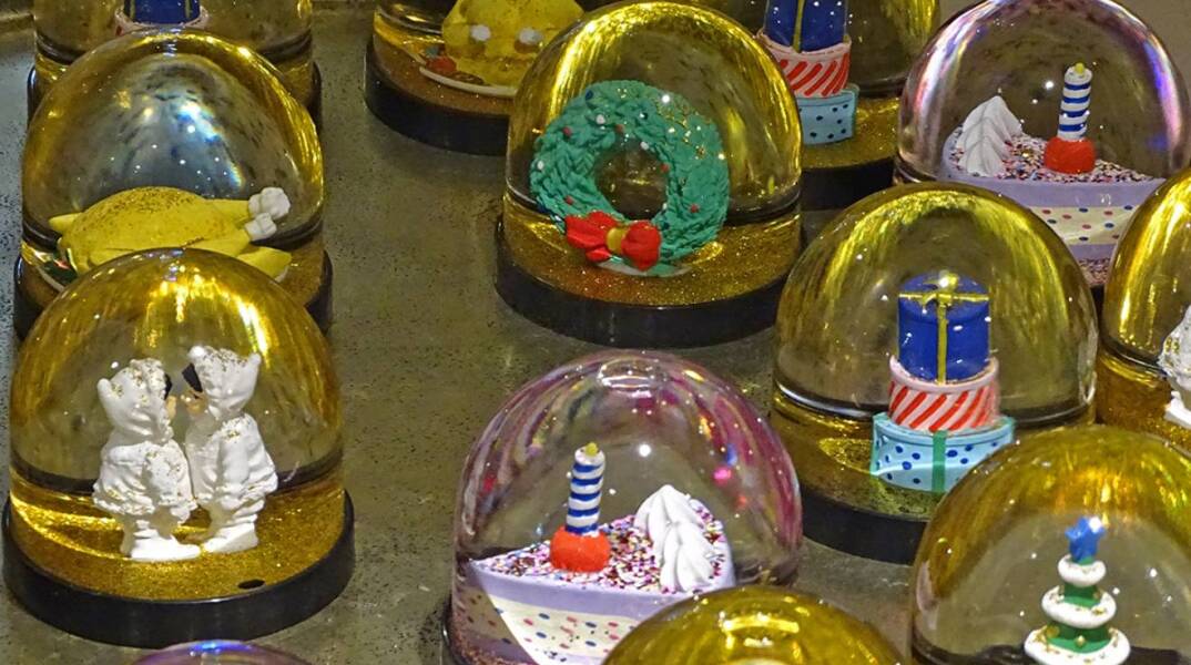 Οι γυάλινες χριστουγεννιάτικες μπάλες που ξεχωρίσαμε στην αγορά