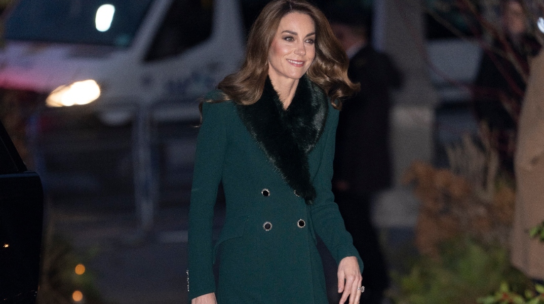 Για πρώτη φορά δυσαρέσκεια στο Παλάτι για δημοσίευμα που εξυμνούσε την Κέιτ Μίντλετον