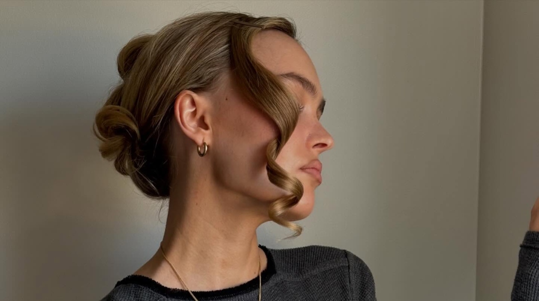 Milk Tea Hair: Αυτή είναι η απόχρωση μαλλιών που δείχνει το πρόσωπο