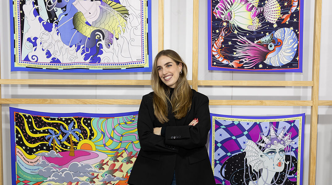 NIRIS Luxury Wear: Τα μεταξωτά μαντίλια της Χριστιάνας Μητρόπουλου