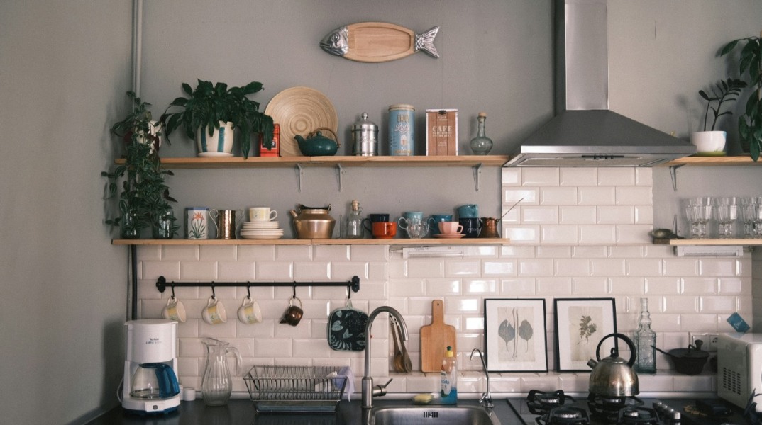 Κουζίνα χωρίς ανακαίνιση: 8 μικρές αλλαγές που την ανανεώνουν