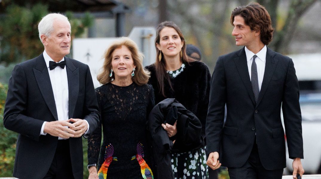 Ο Τζακ Σλόσμπεργκ στα δεξιά και δίπλα του η αδερφή του Τατιάνα που πέθανε  από λευχαιμία