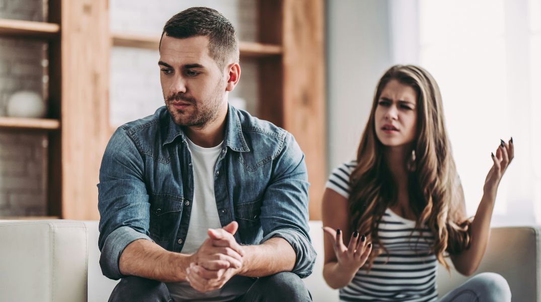 Ιδιωτικός ερευνητής αποκαλύπτει το απρόσμενο στοιχείο που εντοπίζει σε κάθε άνδρα που απατά και τα τεχνολογικά εργαλεία που χρησιμοποιεί για να τον ξεσκεπάσει.