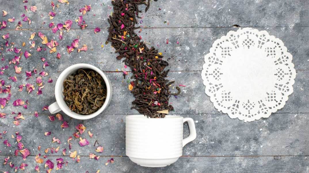 Κούπα με φύλλα τσαγιού