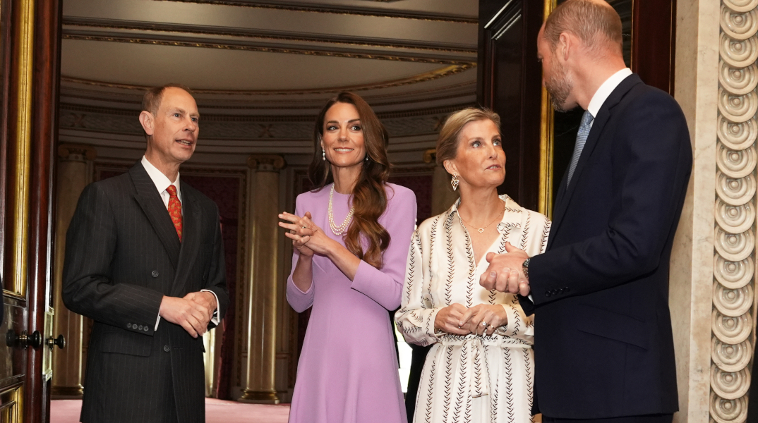 Η Κέιτ Μίντλετον απέτισε φόρο τιμής την βασίλισσα Ελισάβετ 