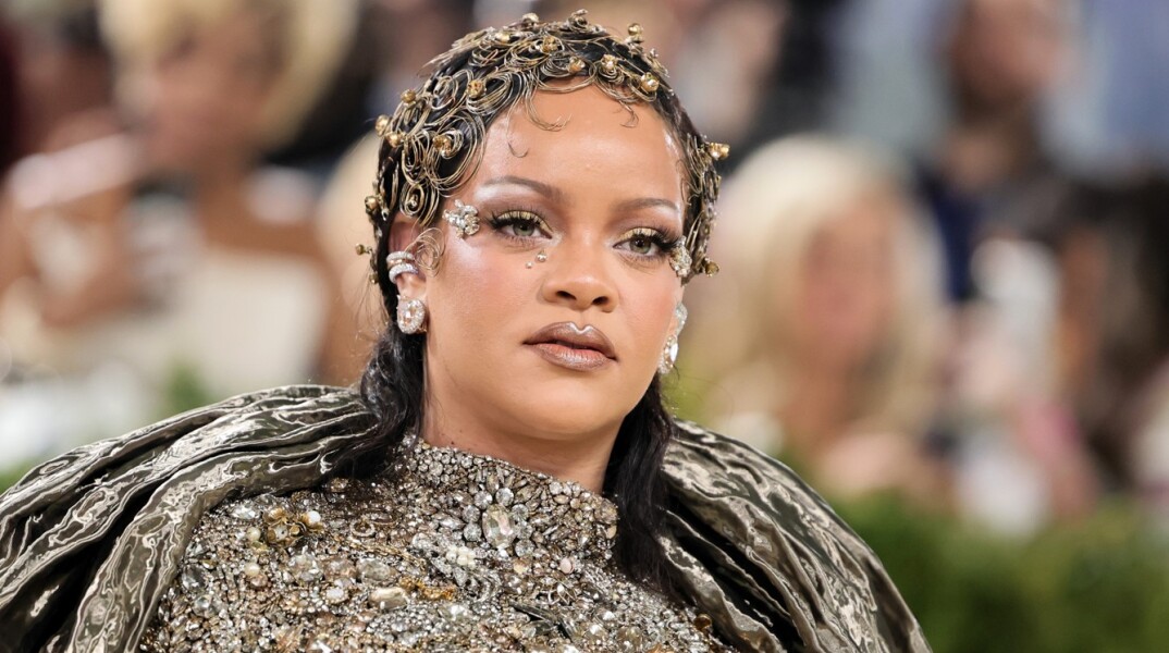 Η Ριάνα έλαμψε σαν... διαμάντι στο Met Gala 2026: Η μεταλλική εμφάνιση που έκλεψε την παράσταση