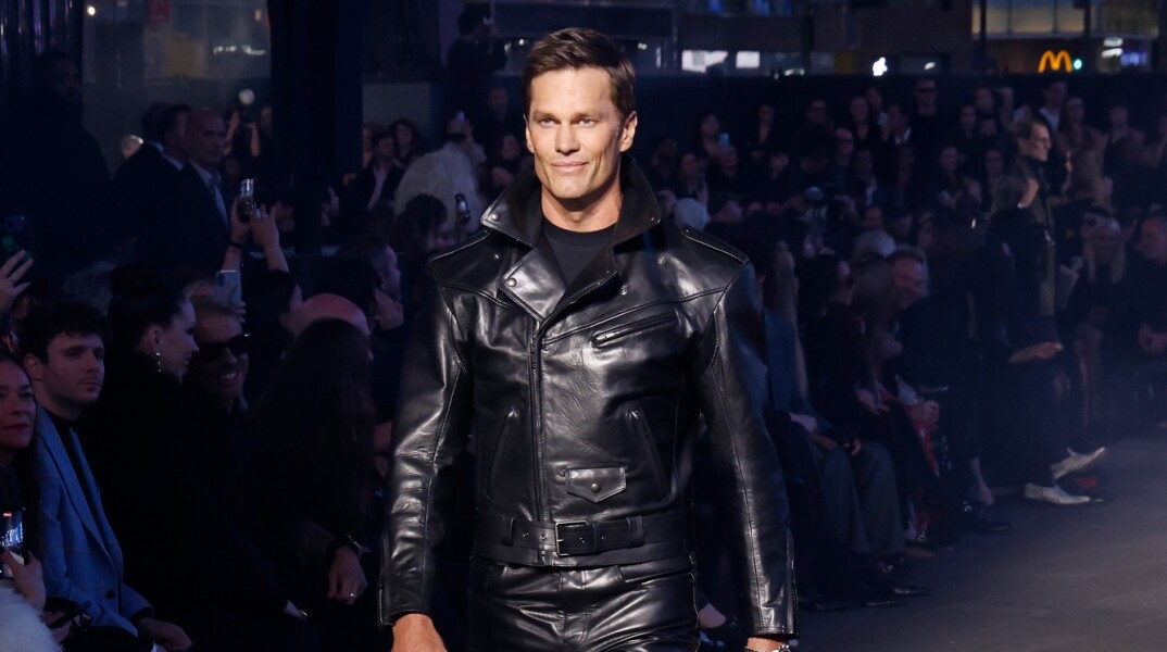 Χαμός με τον Τομ Μπρέιντι στο show της Gucci: Τα σχόλια για το viral περπάτημά του