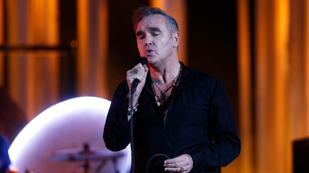 Ο Morrissey σε συνεργασία με την PETA ζητά από τον Πέδρο Σάντσεθ να απαγορεύσει τις ταυρομαχίες - Τονίζει ότι το θέαμα αμαυρώνει την εικόνα της Ισπανίας.