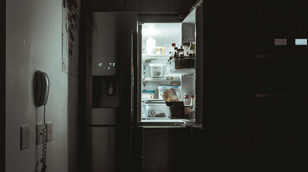 Ο χώρος πάνω από το ψυγείο δεν είναι για όλα – 13 πράγματα που πρέπει να απομακρύνετε από εκεί