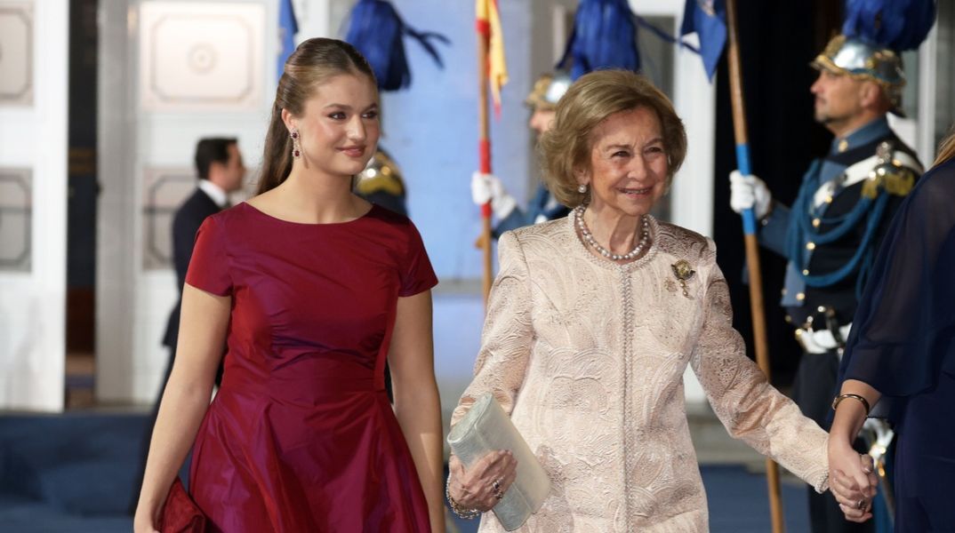 Ισπανία: Η πριγκίπισσα Λεονόρ φόρεσε σκουλαρίκια με ρουμπίνια και διαμάντια, δώρο της Φρειδερίκης στη βασίλισσα Σοφία το 1962.