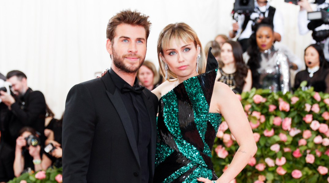 Η Μάιλι Σάιρους εξήγησε γιατί δεν αποχωρίζεται το φόρεμα που φόρεσε στο πρώτο ραντεβού με τον Λίαμ Χέμσγουορθ