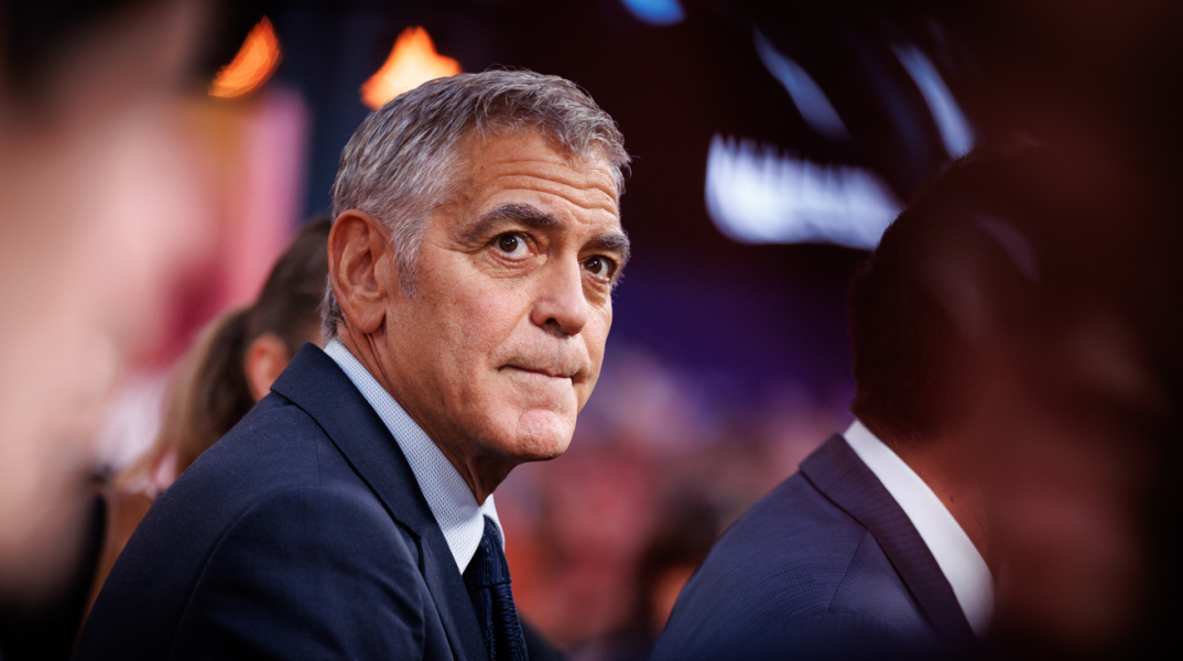 Τζορτζ Κλούνεϊ: Ήταν λάθος να αντικατασταθεί ο Τζο Μπάιντεν από την Καμάλα Χάρις