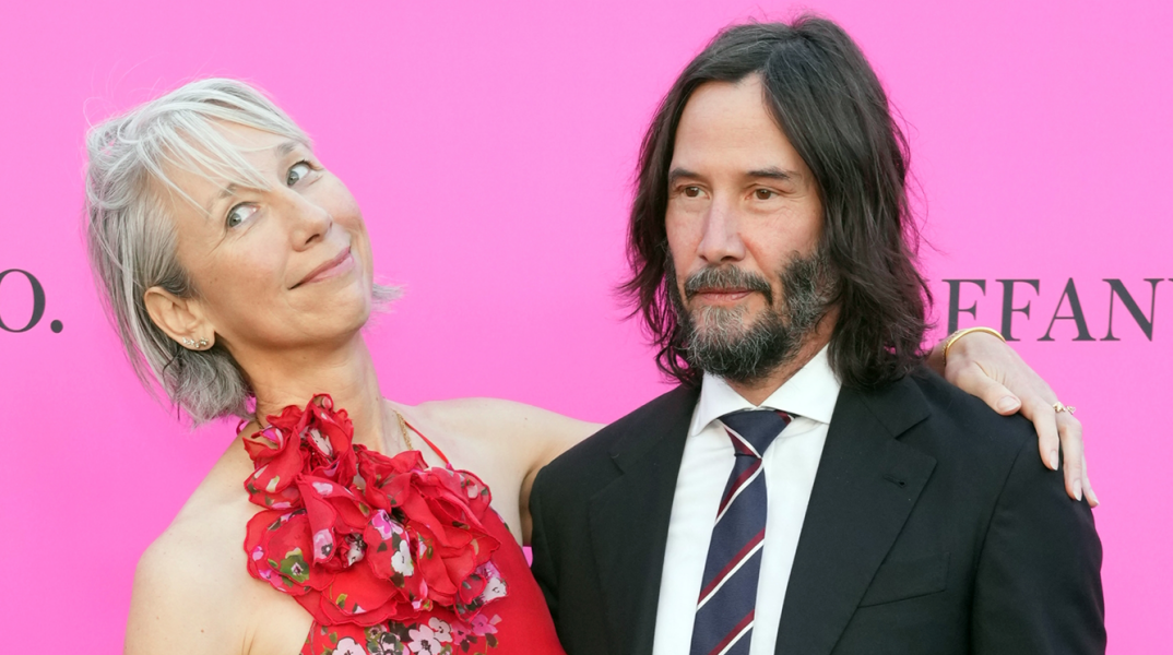 Κιάνου Ριβς και Αλεξάντρα Γκραντ πιο ερωτευμένοι ποτέ - Το φιλί στο Rockefeller Center - Η ανάρτηση της συντρόφου του ηθοποιού 