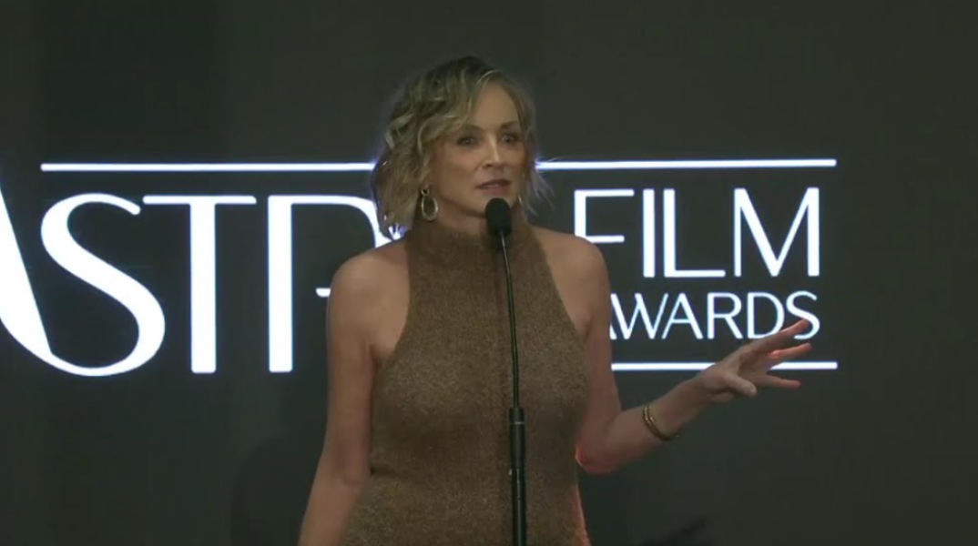  «Να πάτε να γαμ...»: Η viral απάντηση της Σάρον Στόουν μετά το αγενές σχόλιο από άτομα που δεν την αναγνώρισαν - Το βίντεο που κάνει τον γύρο του διαδικτύου