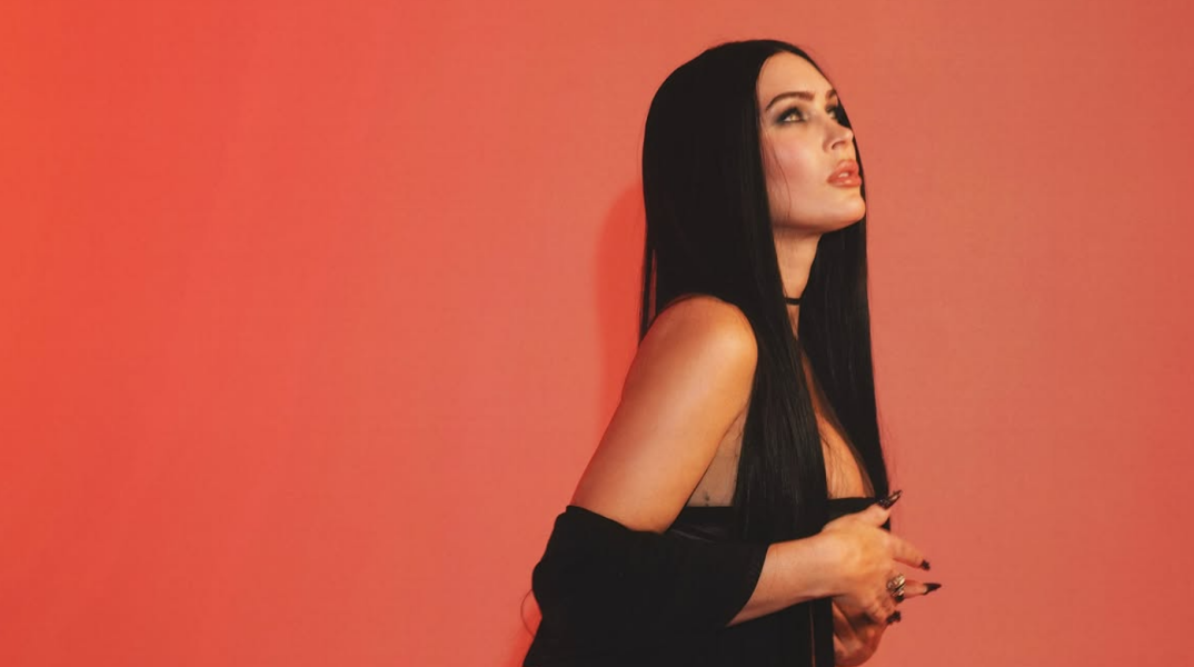 Μέγκαν Φοξ: Ξυπνά μνήμες από το «Jennifer’s Body» με νέα ανάρτηση που φορά μόνο μαύρα εσώρουχα