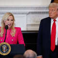 Πόλα Γουάιτ, Ντόναλντ Τραμπ © Kevin Dietsch/Getty Images