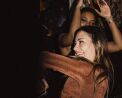 Έφτιαξε κάλυμμα για ποτό μετά από επίθεση σε φίλη της και τώρα βγάζει εκατομμύρια